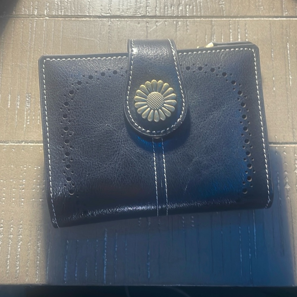 Women’s sunflower faux leather wallet.